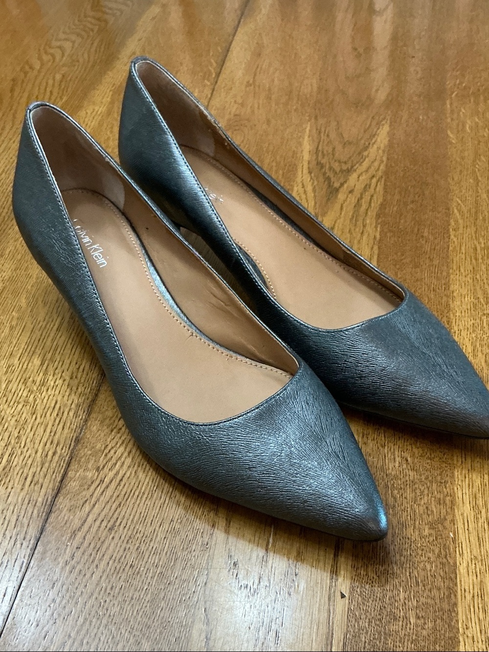 Woman’s Calvin Klein silver grey kitten heel pump. Size 8.5. Barely worn. Cute1